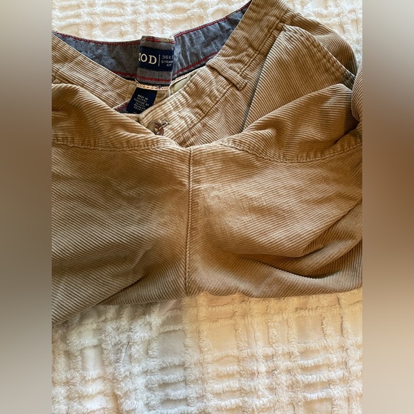 Izod 36x32 Corduroy flat front khaki - Picture 4 of 4